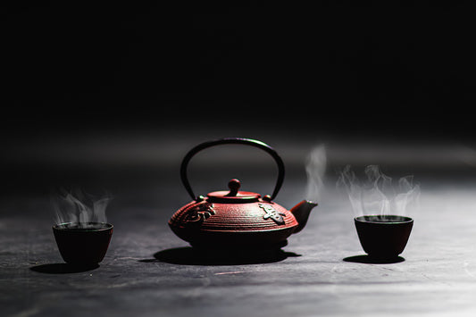 Die Kunst des Teetrinkens: Entdecken Sie die japanischen handgefertigten Teekannen und die Tee-Kultur Japans