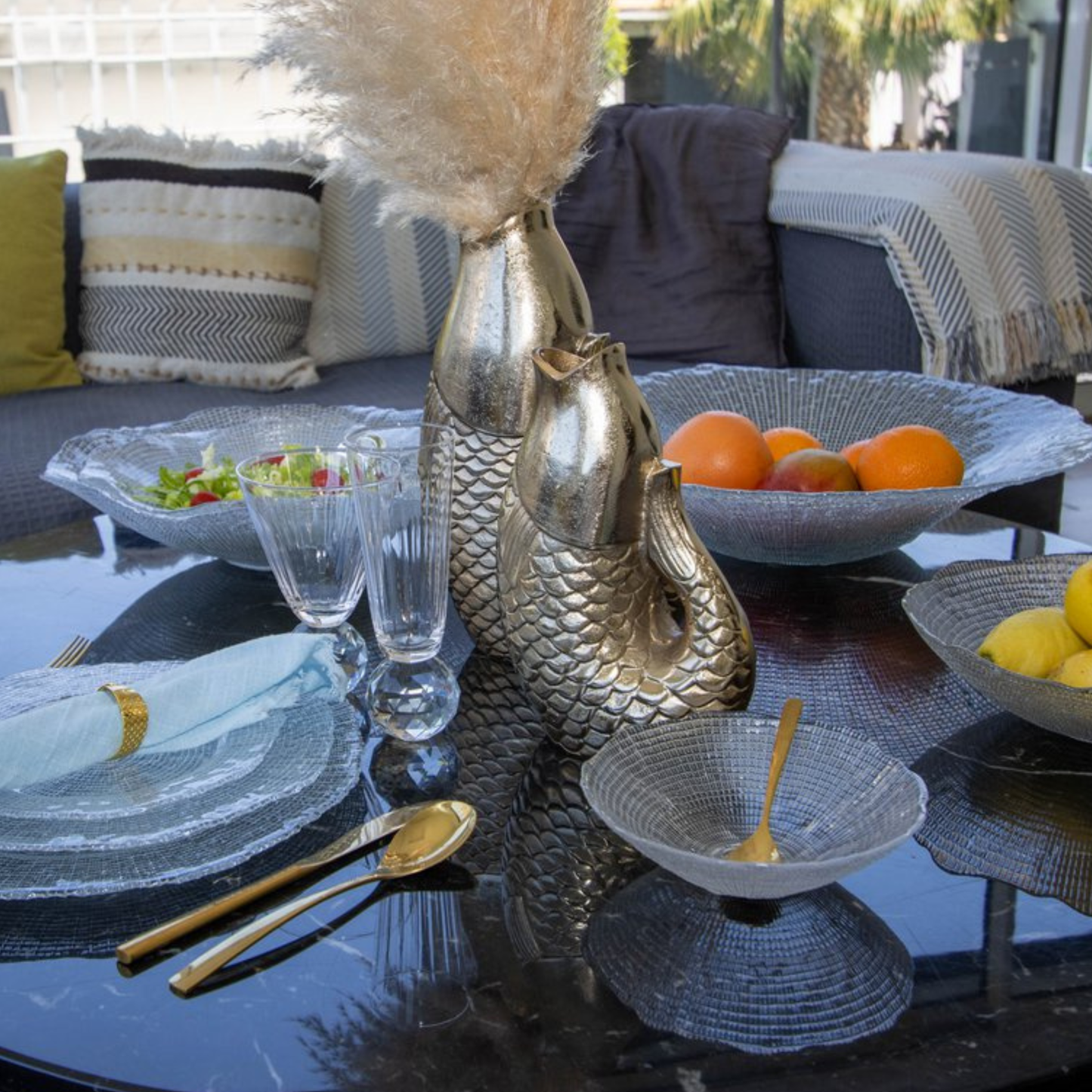 Vase in stilisierter Fischform Gold aus Aluminium