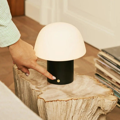 Kabellose Tischlampe Yannick in Schwarz Dimmbar