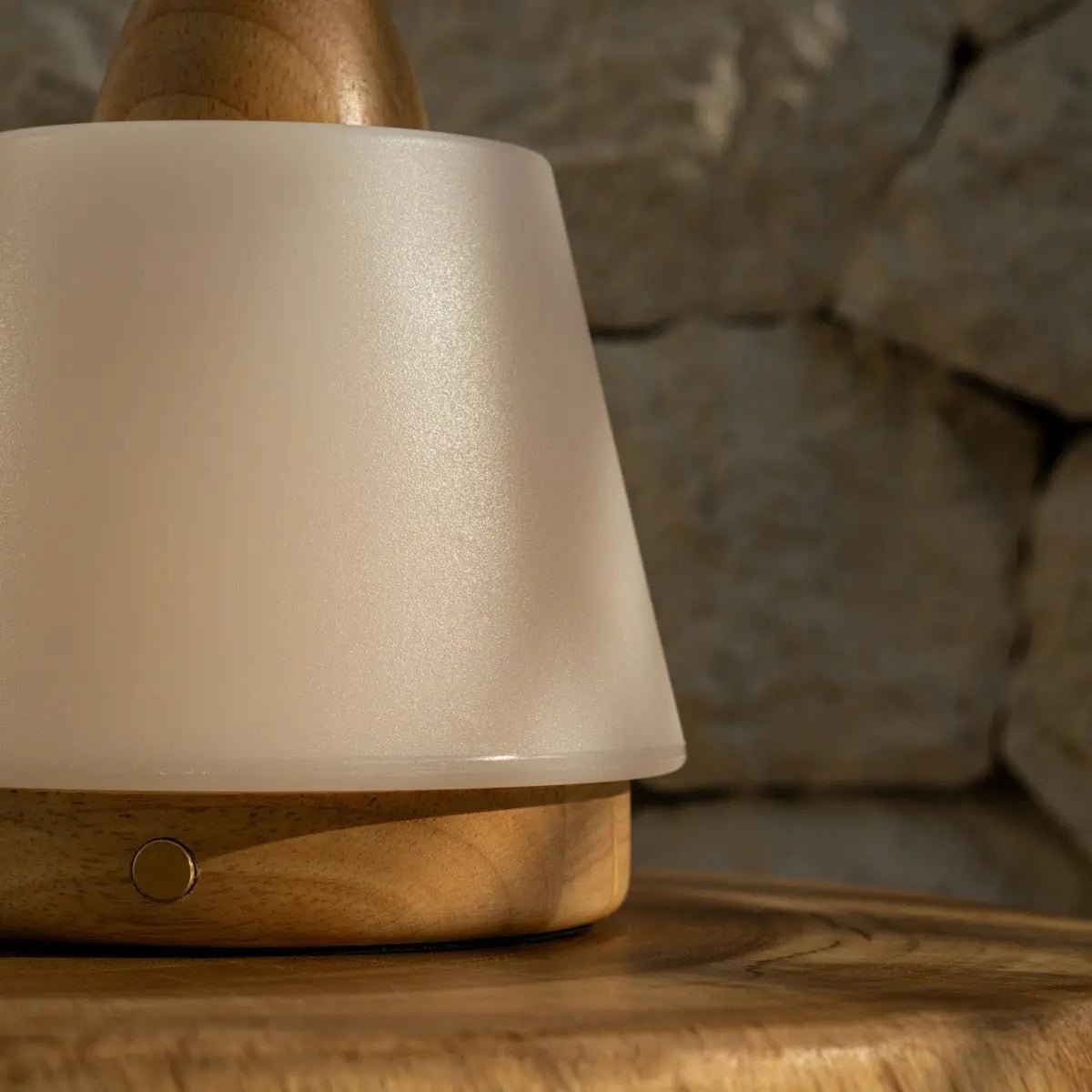 Kabellose Tischlampe Liv mit Lederband