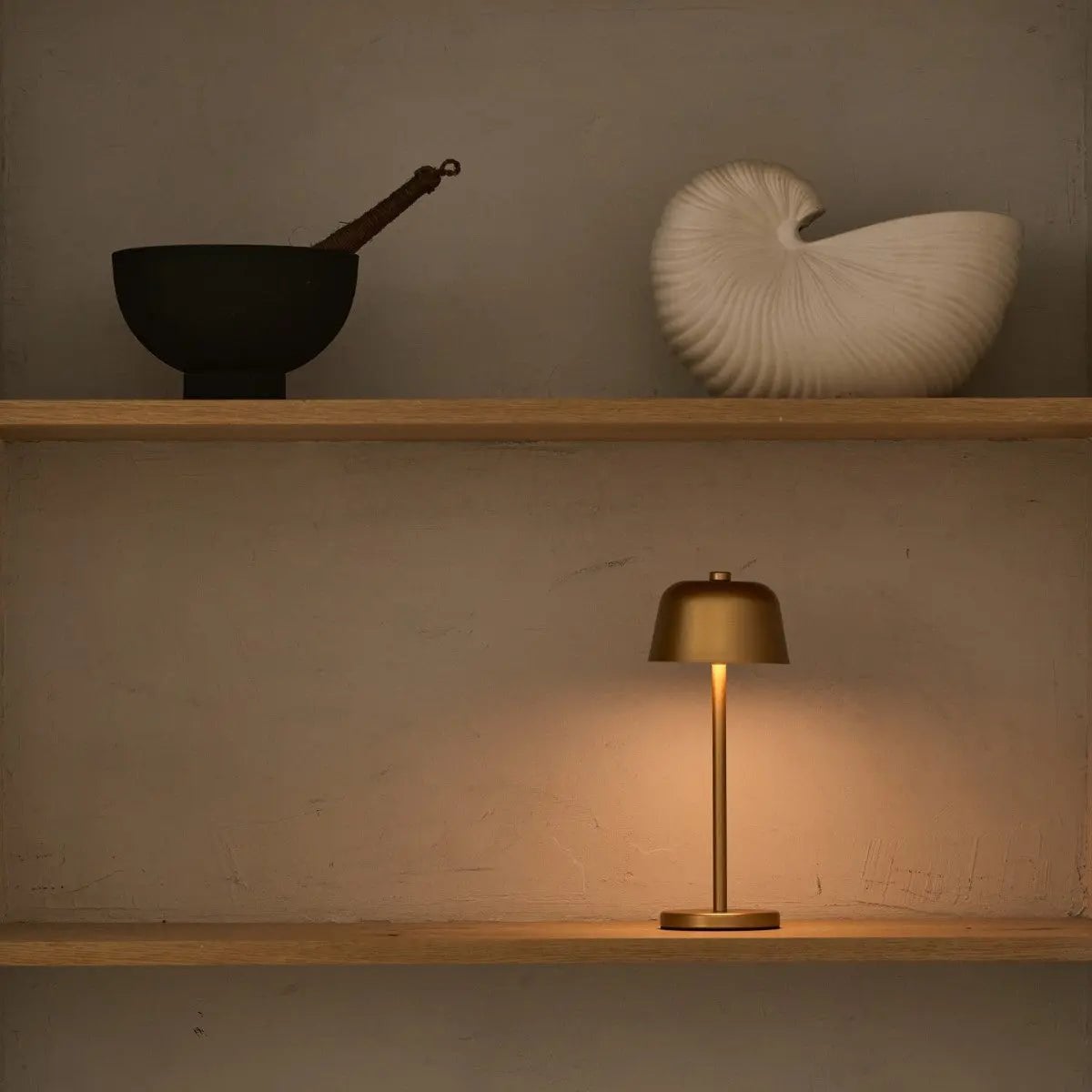 Anton kabellose Tischlampe in Gold