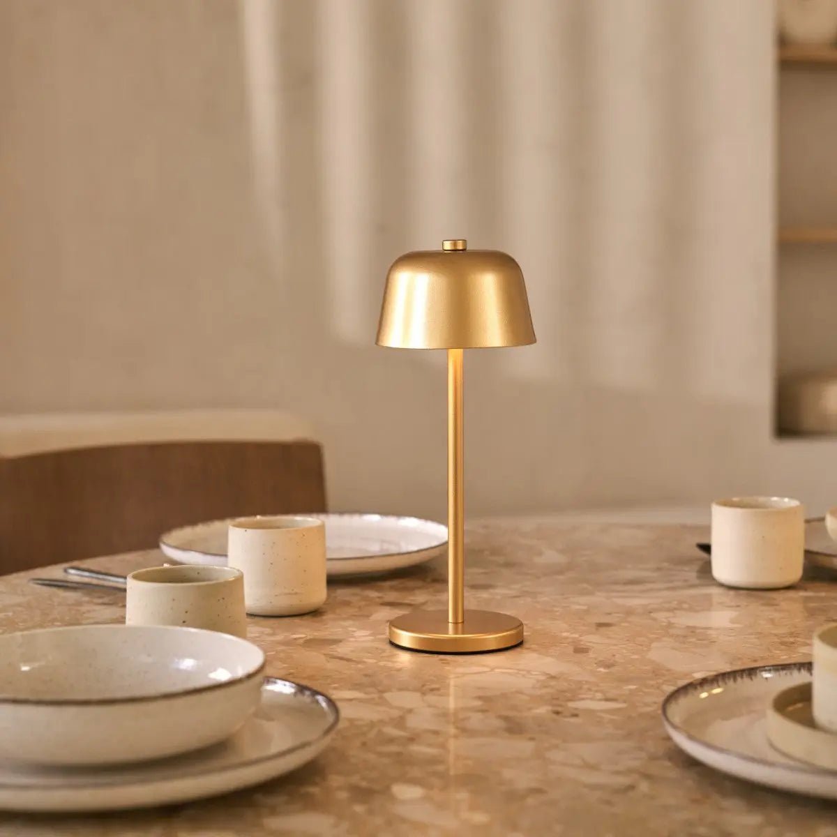 Anton kabellose Tischlampe in Gold