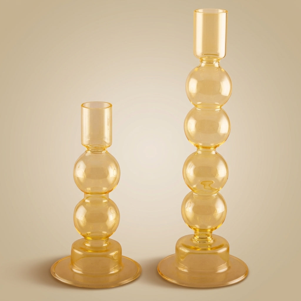 Aulica Bubble Kerzenhalter Gelb im 2er-Set, kleine Variante mit 2 Kugeln (15,5 cm) und große Variante mit 3 Kugeln (23,5 cm), transparentes Bernsteinglas auf neutralem beigen Hintergrund