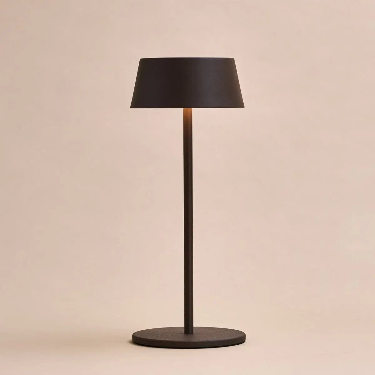 Hugo kabellose Tischlampe in Mokkabraun