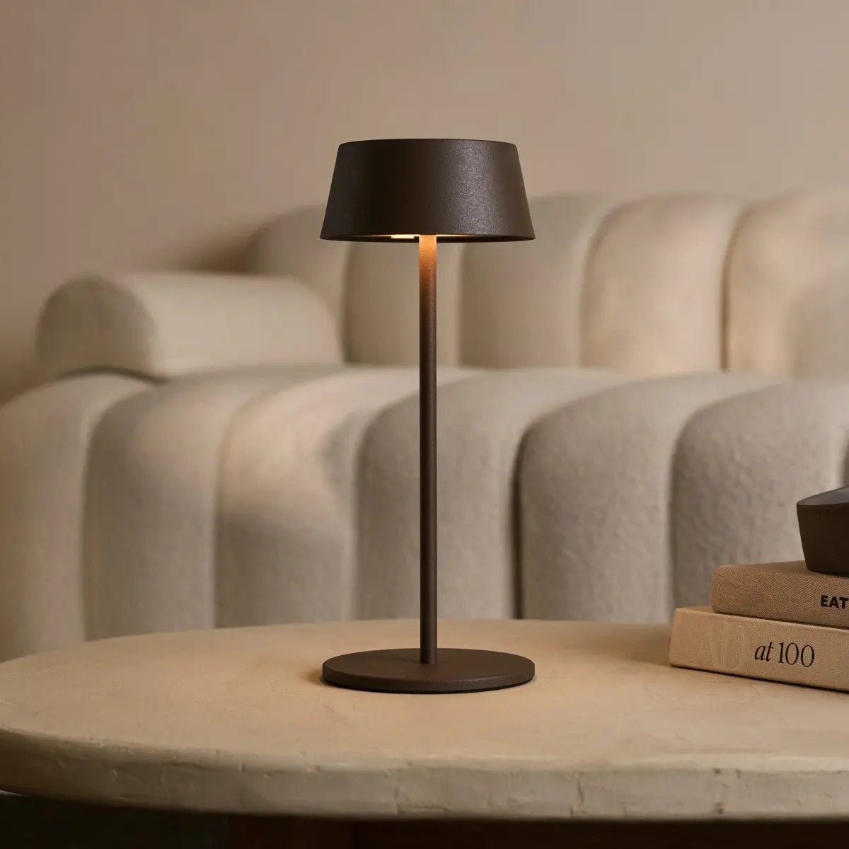 Hugo kabellose Tischlampe in Mokkabraun