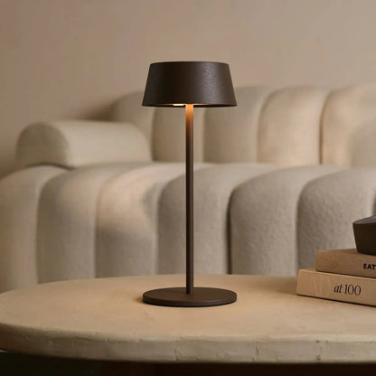 Hugo kabellose Tischlampe in Mokkabraun