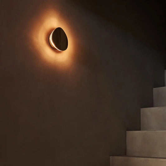 Lulu kabellose Wandleuchte aus Holz in Hellbraun