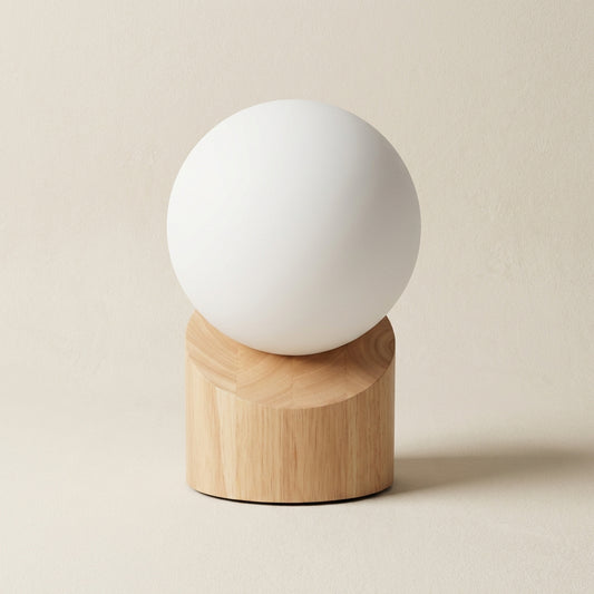Quin Tischlampe aus Holz mit Milchglas