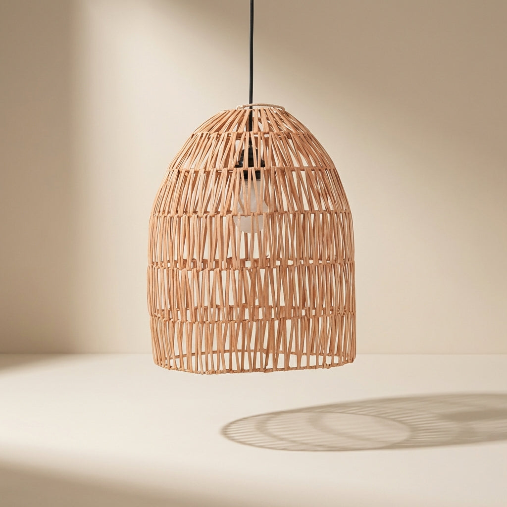 Rattan Lampenschirm Maluka handgefertigt, natürlicher Boho Hängeleuchtenschirm aus Rattan als Freisteller