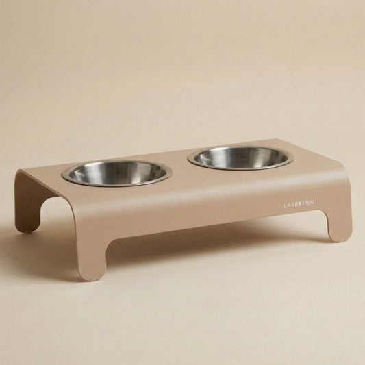 Erhöhter Futternapf aus Metall mit Doppelnapf für Hunde und Katzen in modernem Design