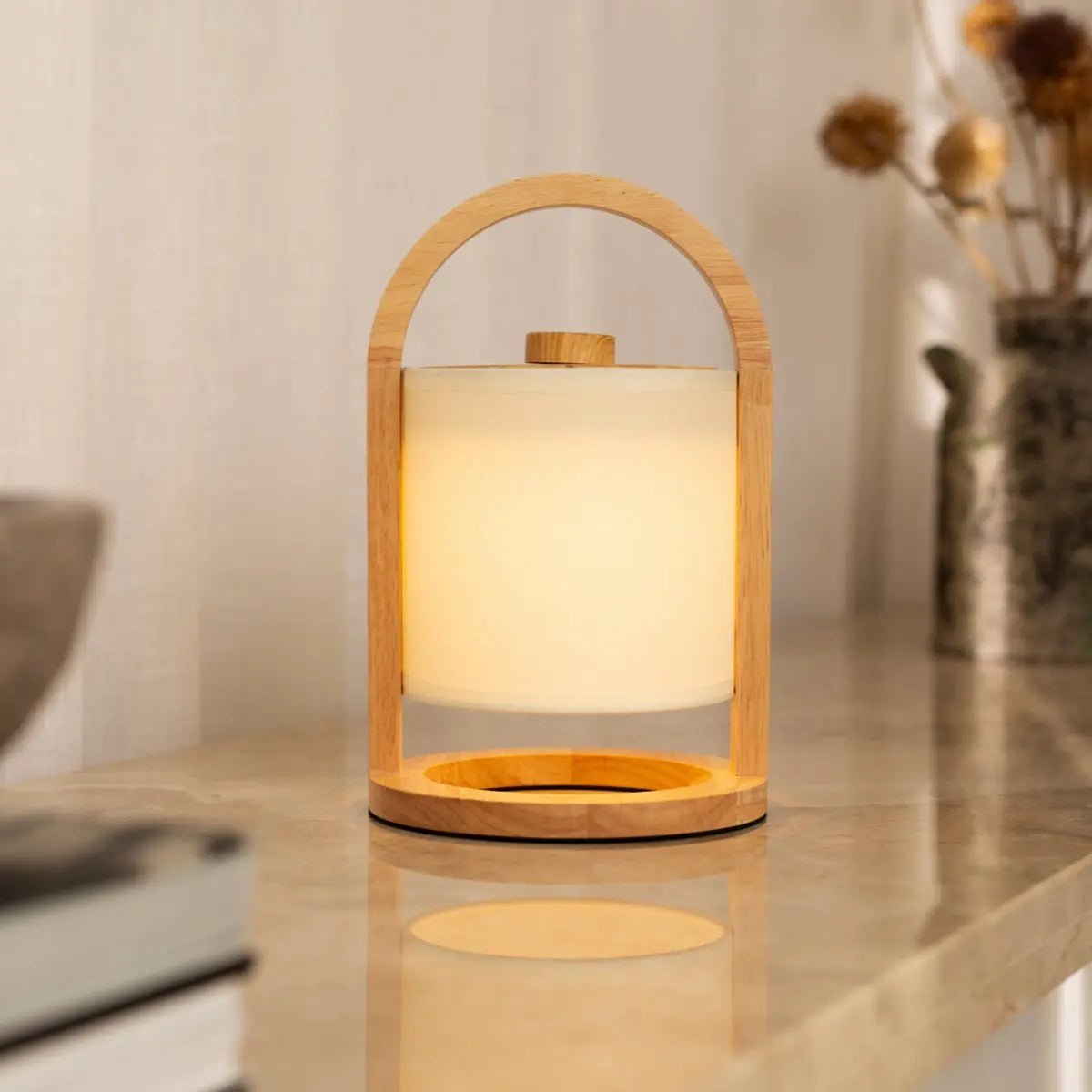 River kabellose Tischlampe aus Holz & Leinen