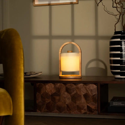 River kabellose Tischlampe aus Holz & Leinen