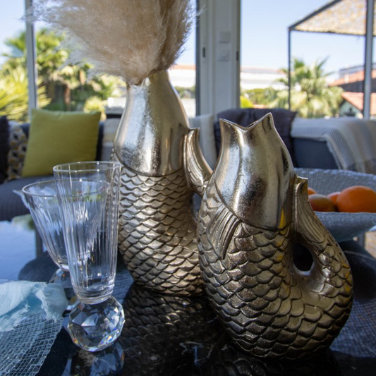 Vase in stilisierter Fischform Gold aus Aluminium