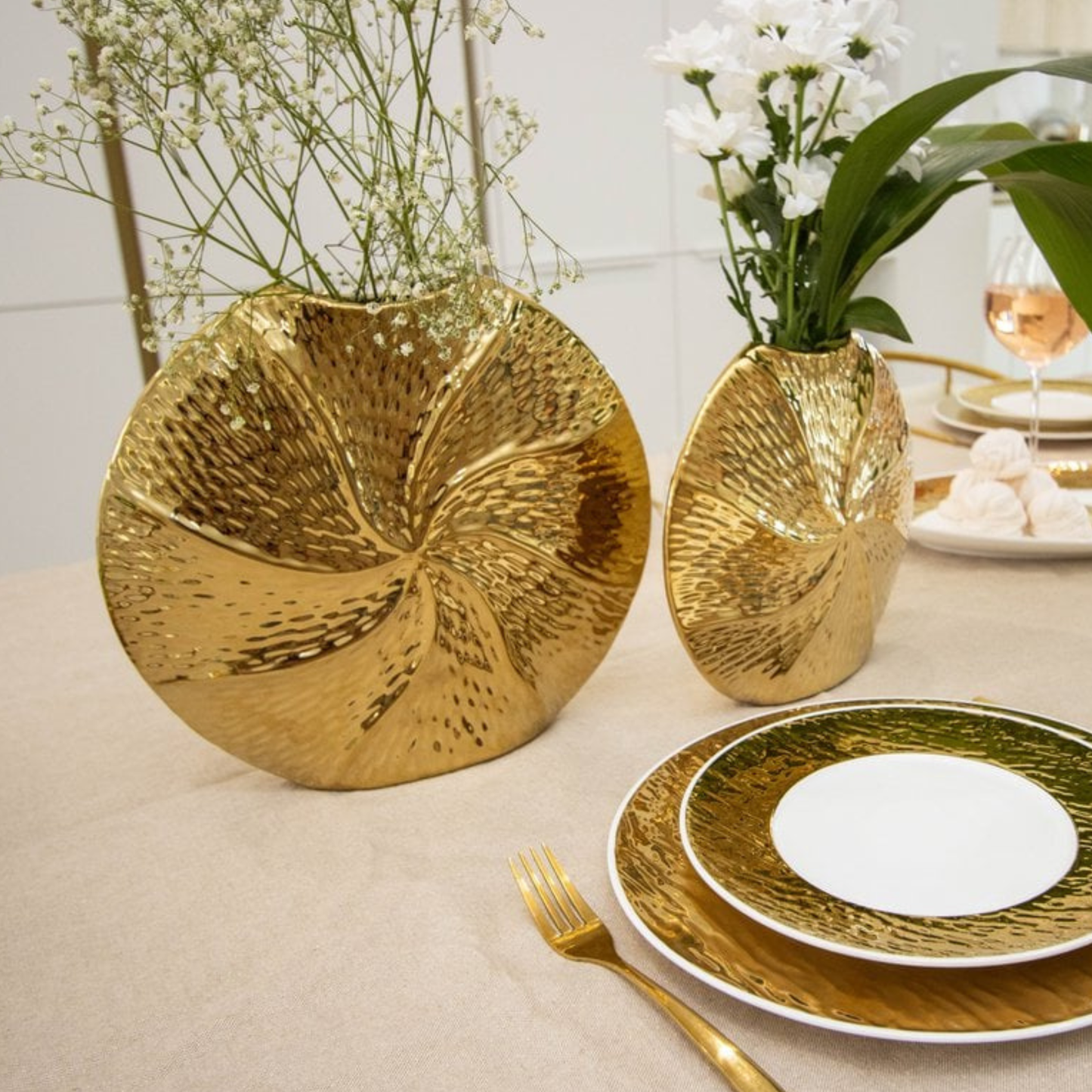 Goldene Spiralvase aus Keramik