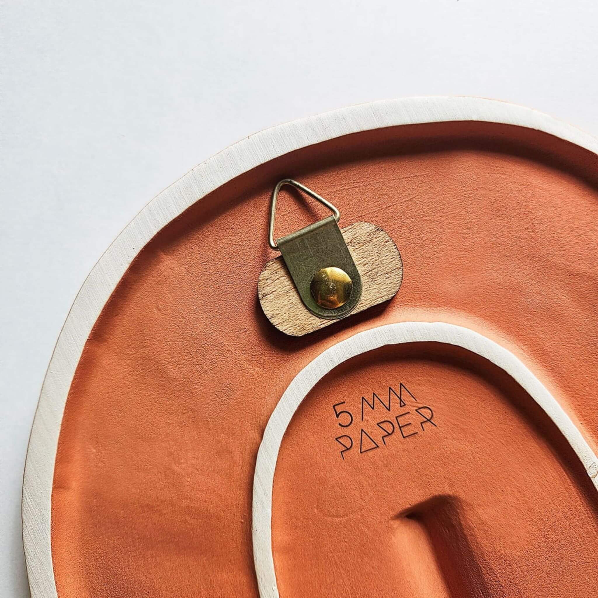 Wandmaske aus Keramik – Terrakotta Orange, strukturiert