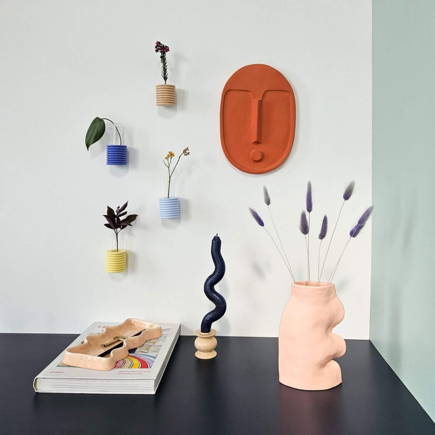 Wandmaske aus Keramik – Terrakotta Orange, strukturiert