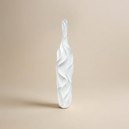 Skulpturale Vase aus Polyresin als Freisteller