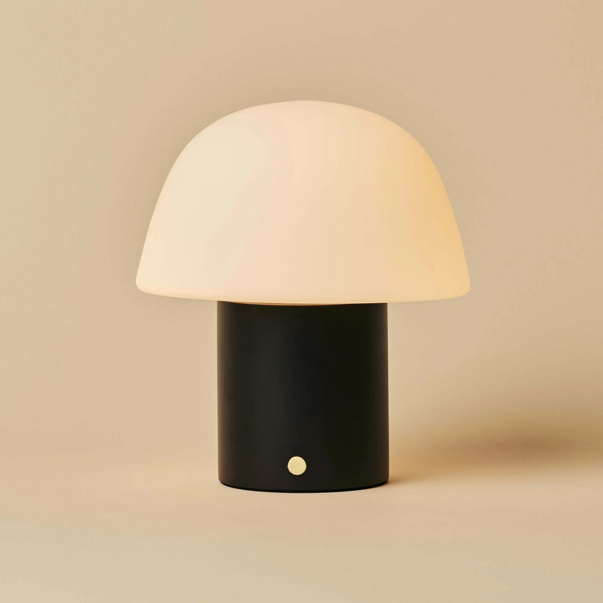 Kabellose Tischlampe Yannick in Schwarz Dimmbar
