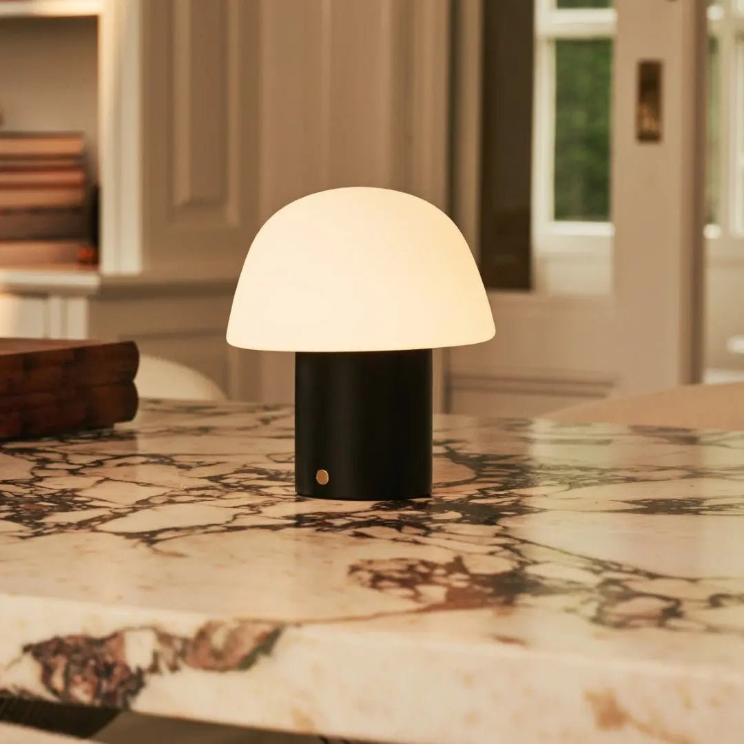 Kabellose Tischlampe Yannick in Schwarz Dimmbar