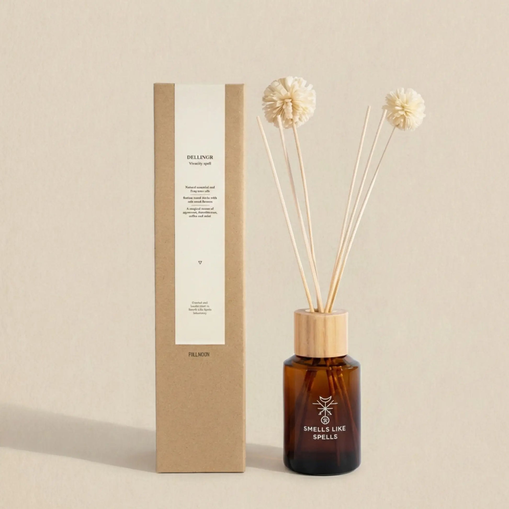 Raumparfum Dellingr mit Verpackung auf hellem, minimalistischem Hintergrund