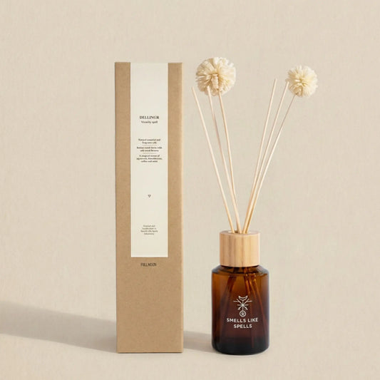 Raumparfum Dellingr mit Verpackung auf hellem, minimalistischem Hintergrund