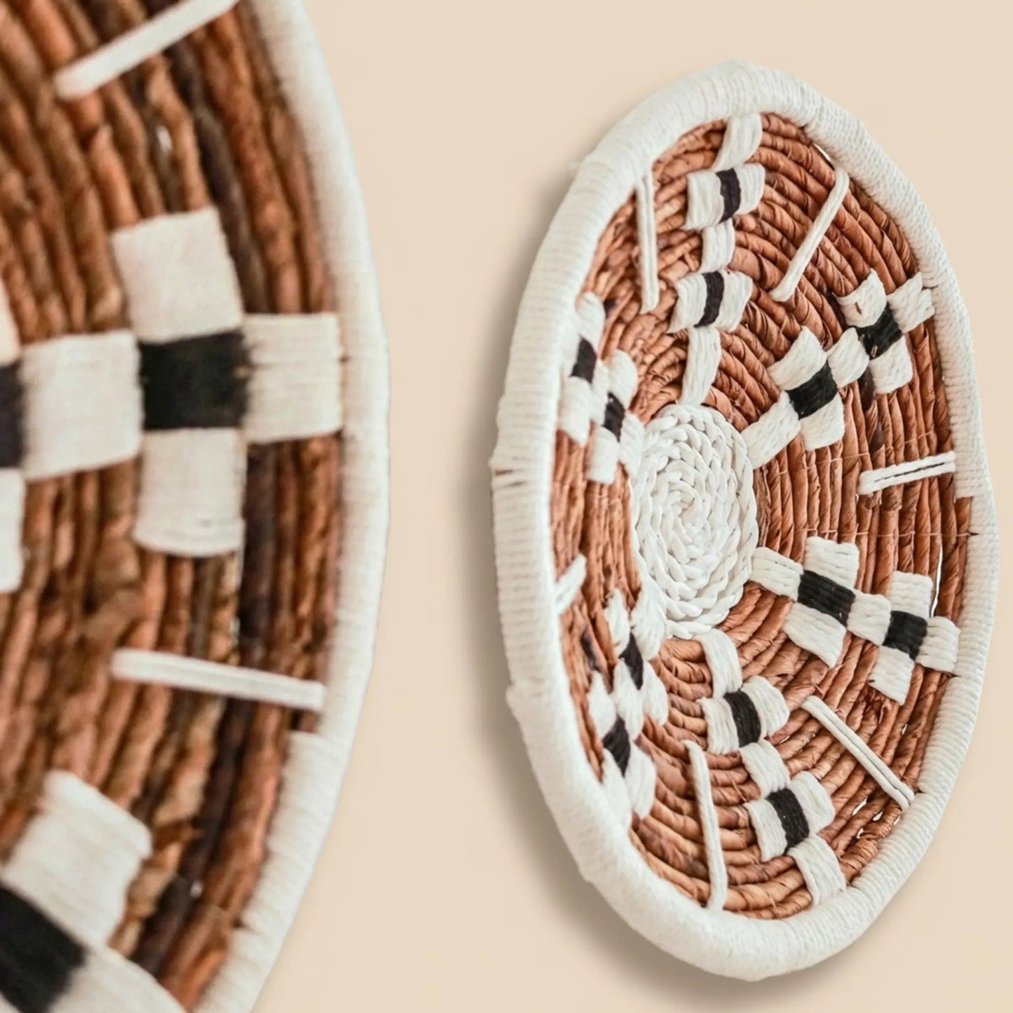 Wanddekoration, runder Boho-Wandkorb TAMAN aus Bananenfaser (2 Größen)